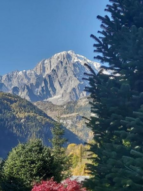 Tipica casa di montagna nel borgo del Verrand a Courmayeur